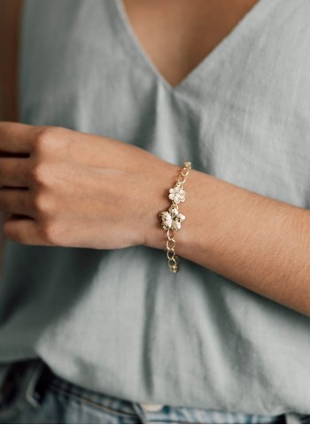 Pulseira 2 Florzinhas banhado em ouro 18k  Pulseira 2 Florzinhas banhado em ouro 18k