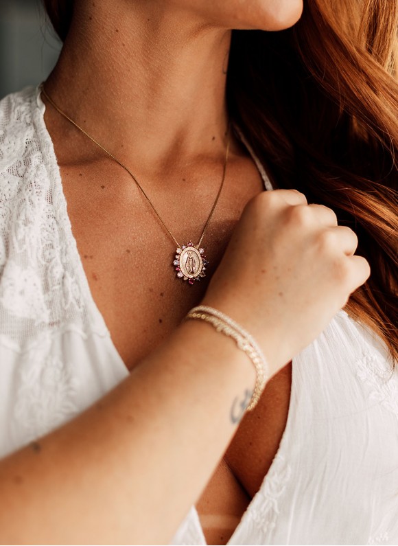 Escapulário pedras rosé ELEGANCE  folheado em ouro 18k
