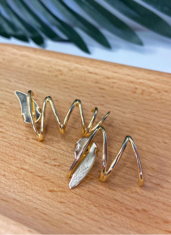 Brinco Ear Hook Cuff Twirl Brinco Ear Hook Cuff Twirl