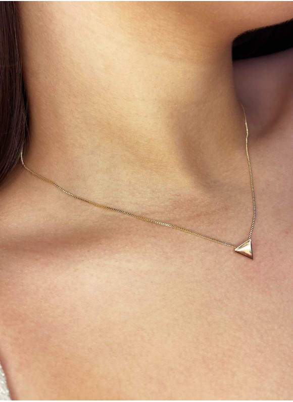 Colar Triângulo - Banho Ouro 18k Colar Triângulo - Banho Ouro 18k
