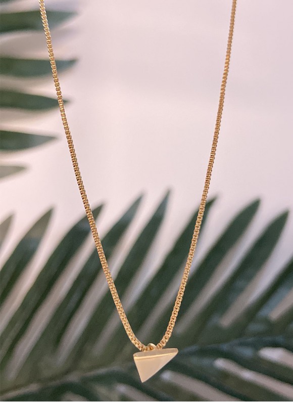 Colar Triângulo - Banho Ouro 18k Colar Triângulo - Banho Ouro 18k