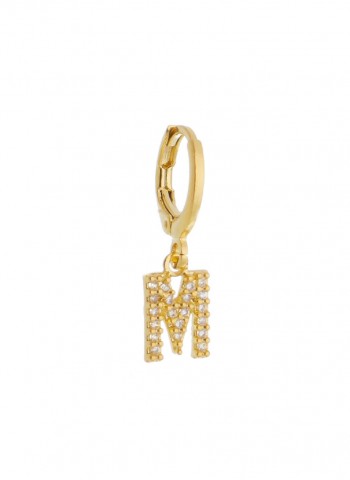 Par de Brincos pequeno  com pingente de letra de brilhante personalizada folheado em ouro 18k  Par de Brincos pequeno  com pingente de letra de brilhante personalizada folheado em ouro 18k