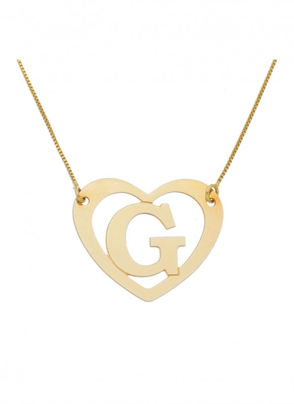 Colar com pingente de coração e letra personalizada no centro folheado em ouro 18k Colar com pingente de coração e letra personalizada no centro folheado em ouro 18k