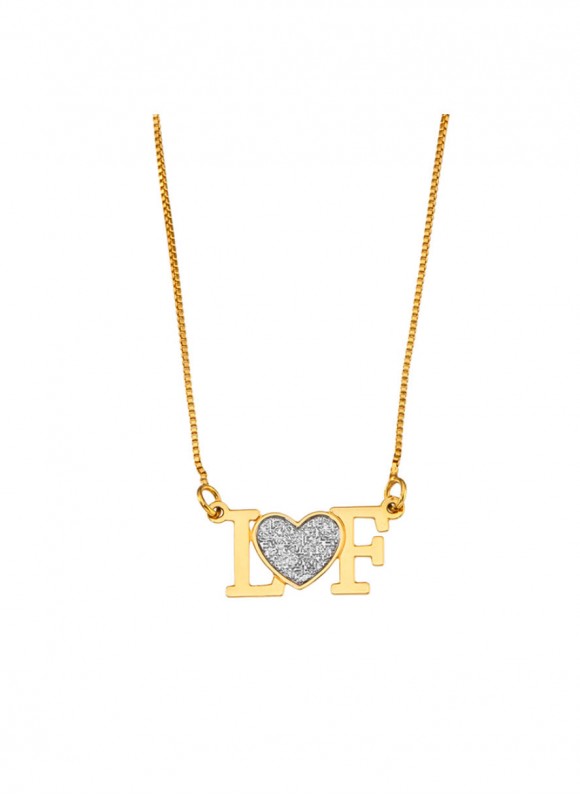 Colar com pingente de duas letras personalizadas e coração prateado ao centro folheado em ouro 18k Colar com pingente de duas letras personalizadas e coração prateado ao centro folheado em ouro 18k
