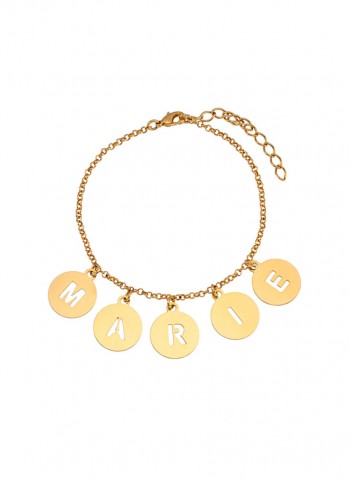 Pulseira Infantil personalizada com pingentes de letras folheado em ouro 18k  Pulseira Infantil personalizada com pingentes de letras folheado em ouro 18k